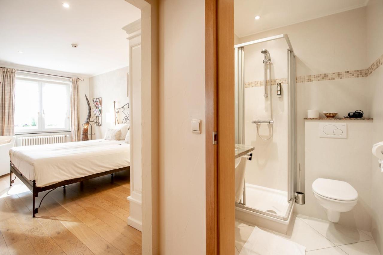 gourmet hotel zur post sint vith ardennen badkamer bed