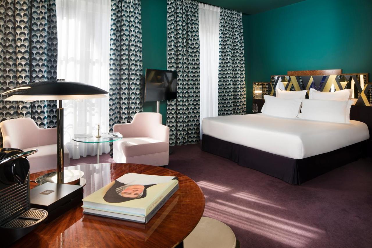 hotel parijs saint marc bed
