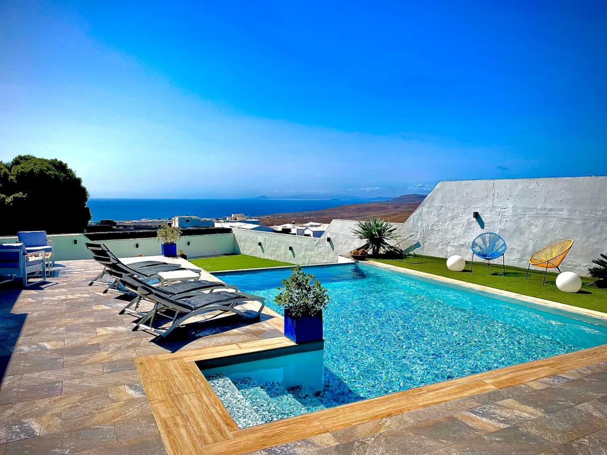 Villa Macher Piscina climatizada y Bar piscina lanzarote