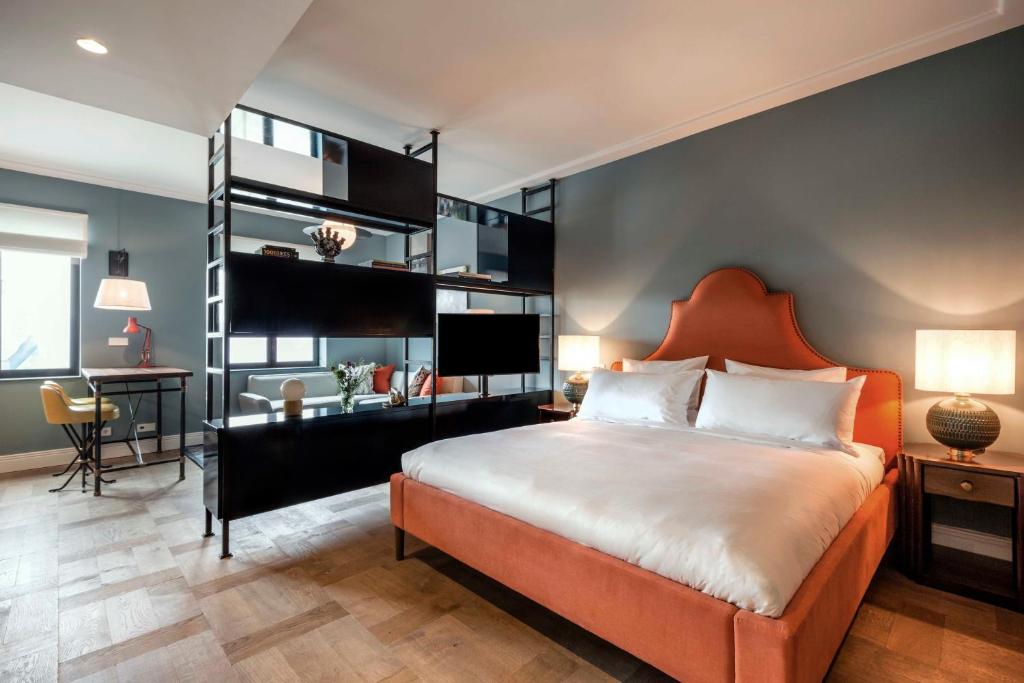the-july-twenty-eight-amsterdam-suite